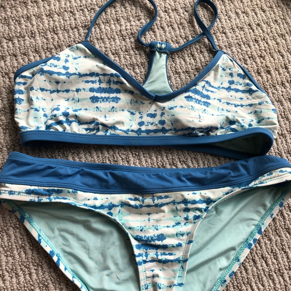 women’s swimsuit carve size medium